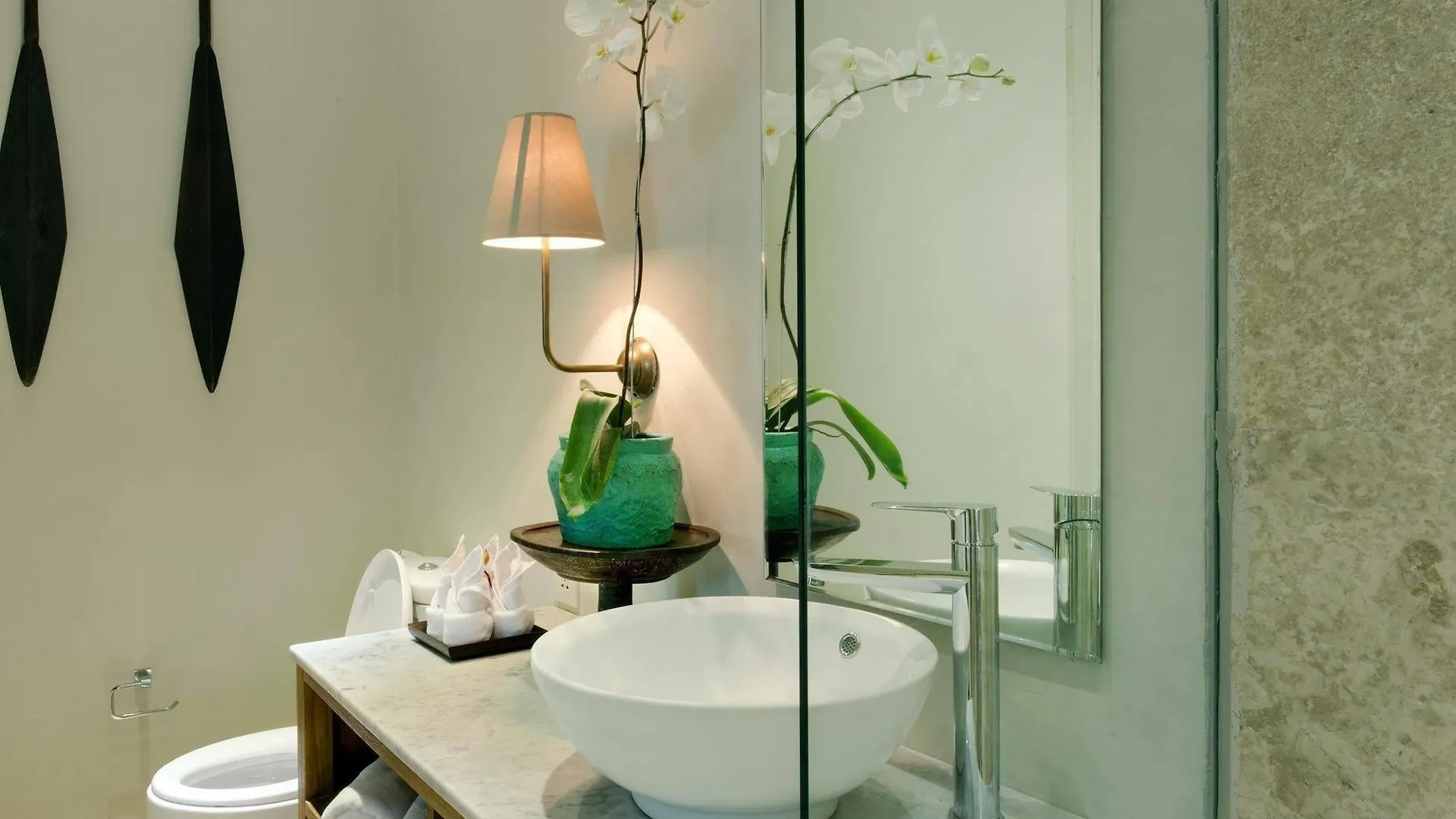 Room & Vespa 3 Seminyak  Guest house