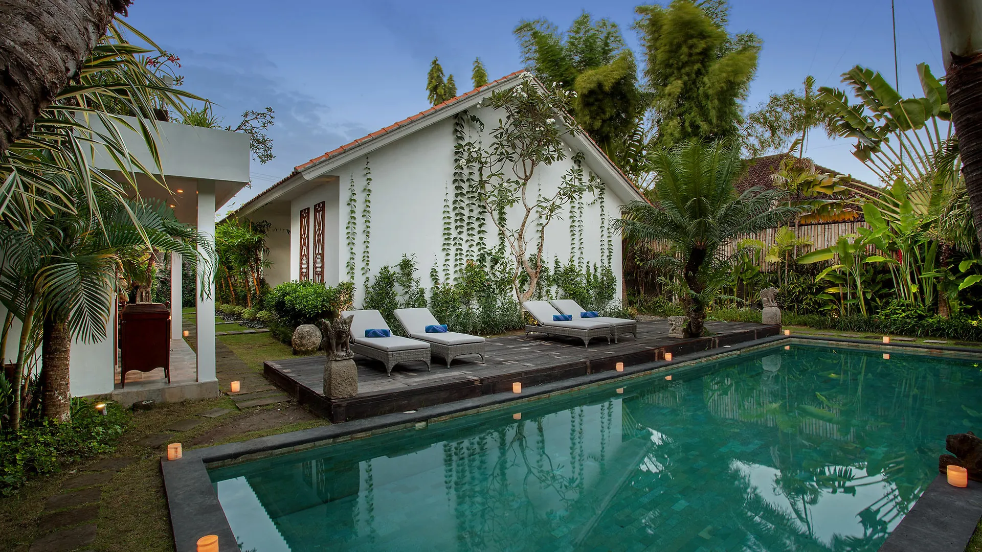 Room & Vespa 3 Seminyak  Guest house