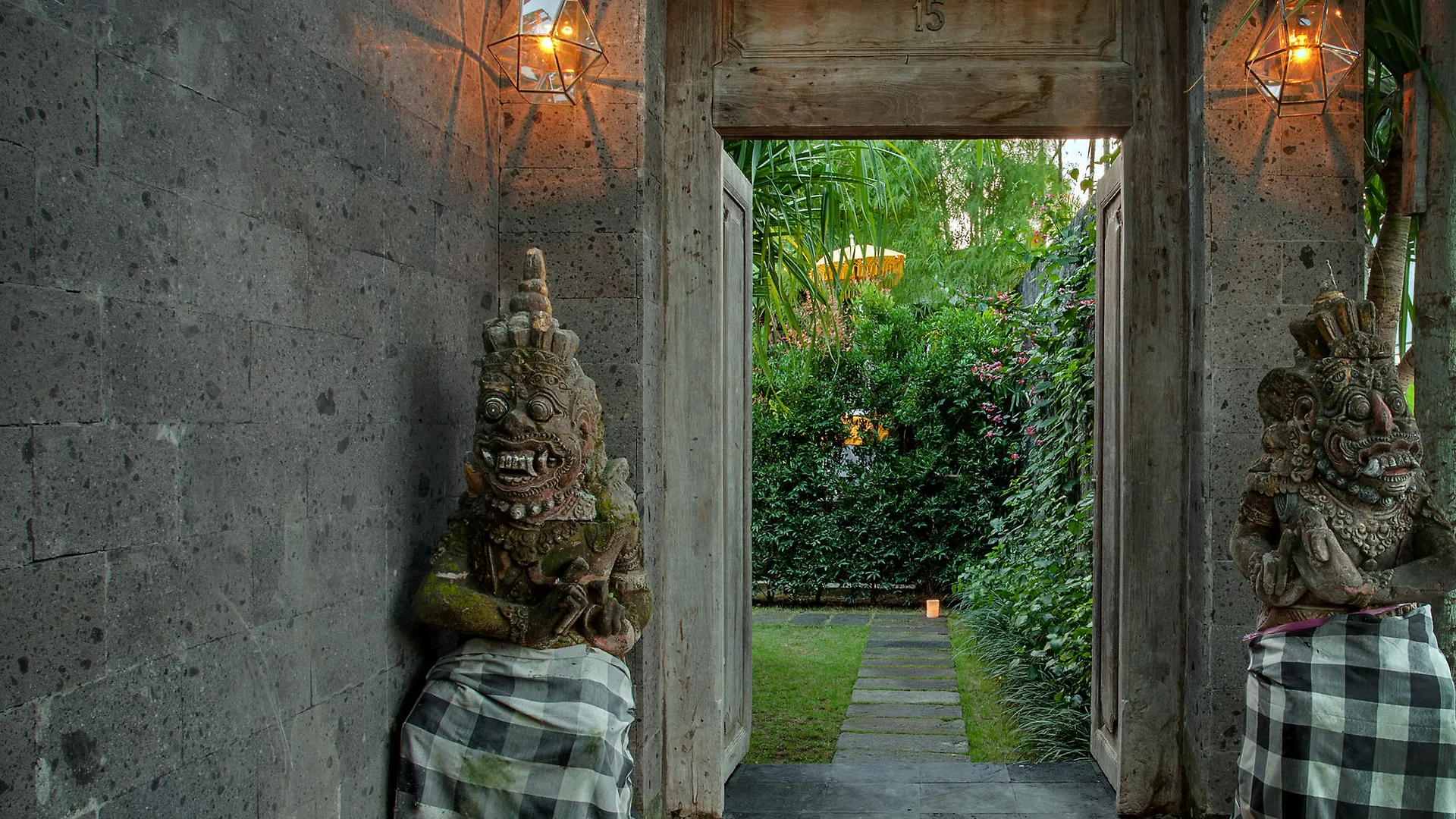 Room & Vespa 3 Seminyak